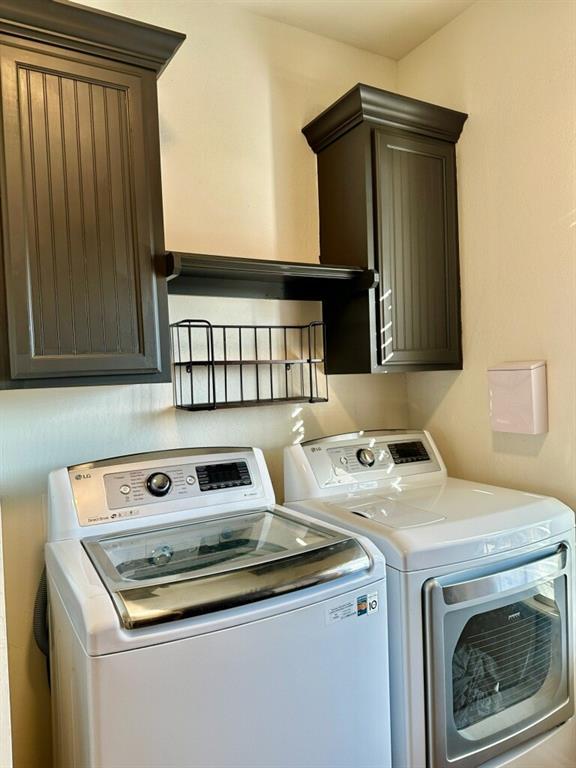 laundry area featuring cabinet space and washer and clothes dryer