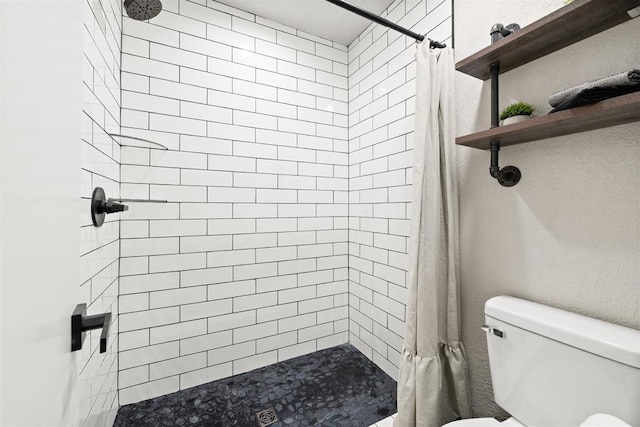 bathroom featuring curtained shower