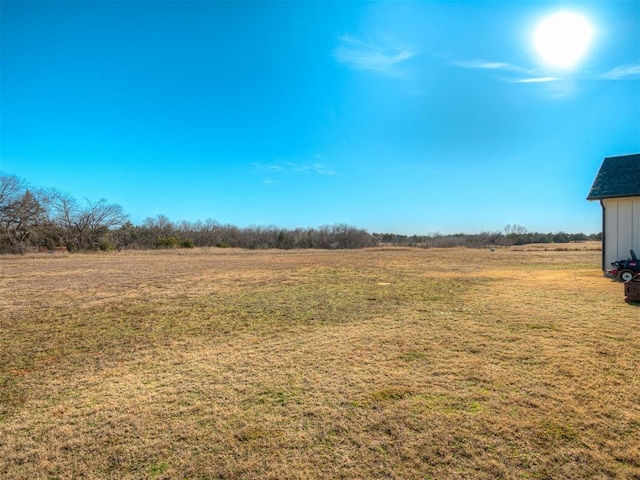 view of yard featuring a rural view