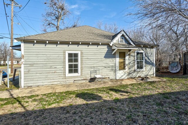 1801 E Madison St, Oklahoma City, OK 73111 - rear view of house featuring a yard