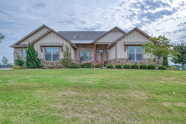 craftsman house with a front yard