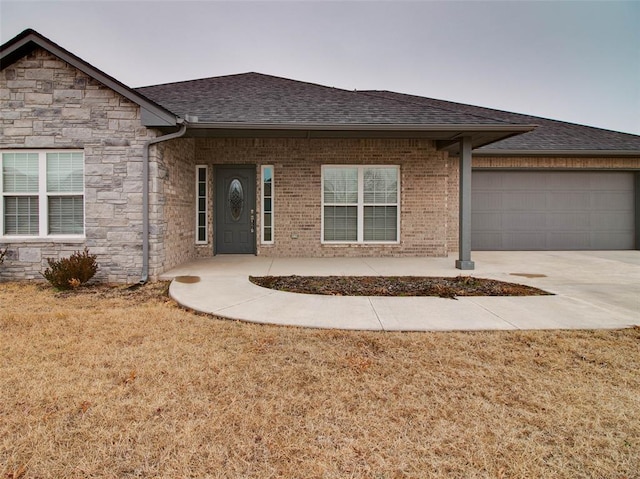 view of front of home featuring a garage and a front lawn