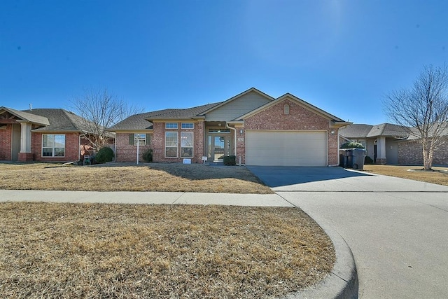 view of front facade featuring a garage and a front yard