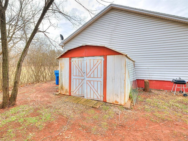 view of outbuilding