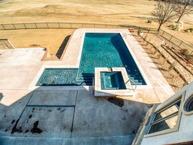 7 Country Club Rd, Shawnee, OK 74801 - view of swimming pool with an in ground hot tub