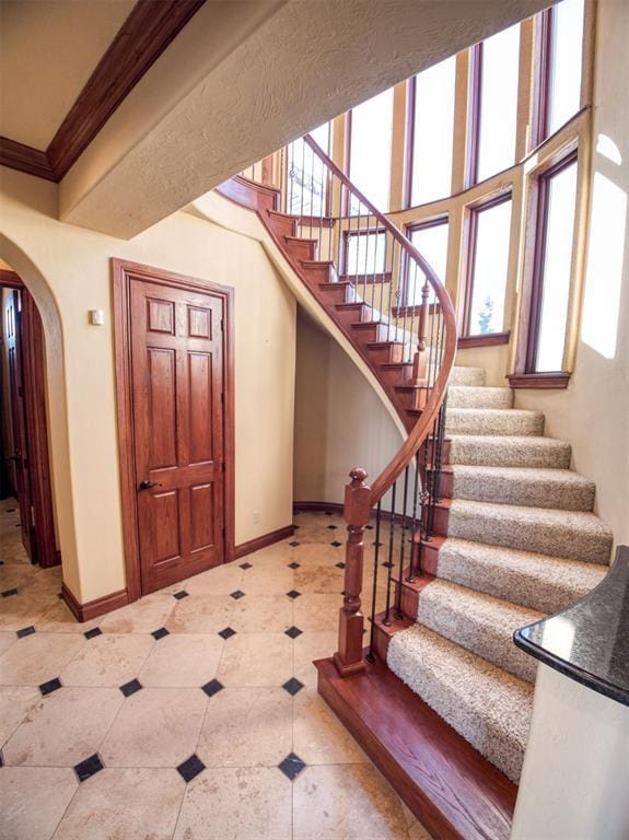 7 Country Club Rd, Shawnee, OK 74801 - foyer featuring crown molding