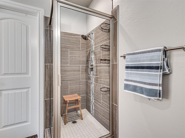 bathroom featuring a tile shower