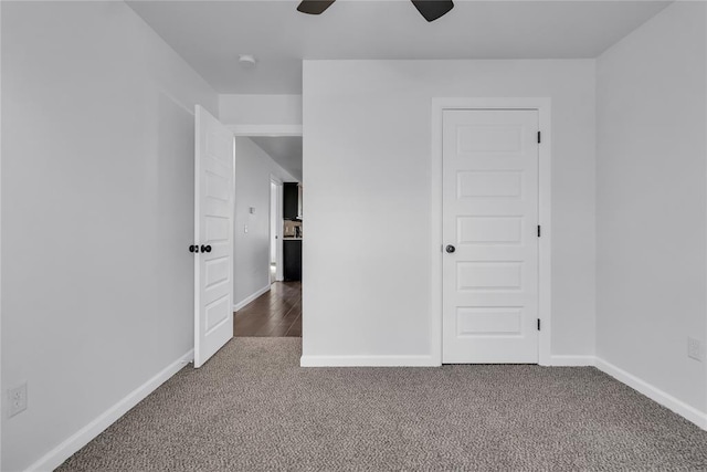 carpeted empty room featuring ceiling fan