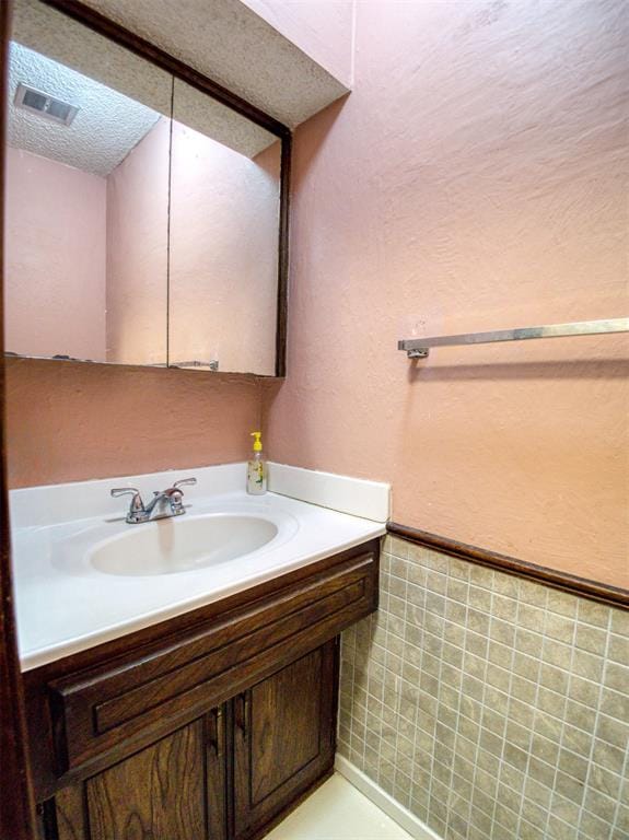 7318 Hummingbird Cir, Oklahoma City, OK 73162 - bathroom featuring vanity and a textured wall