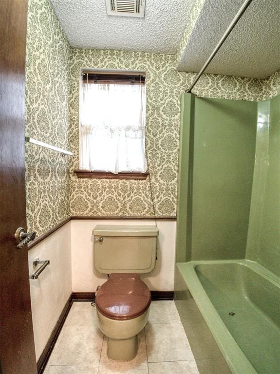 7318 Hummingbird Cir, Oklahoma City, OK 73162 - full bathroom with wallpapered walls, a textured ceiling, and tile patterned floors