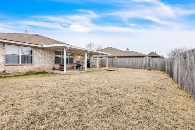 view of yard featuring a patio