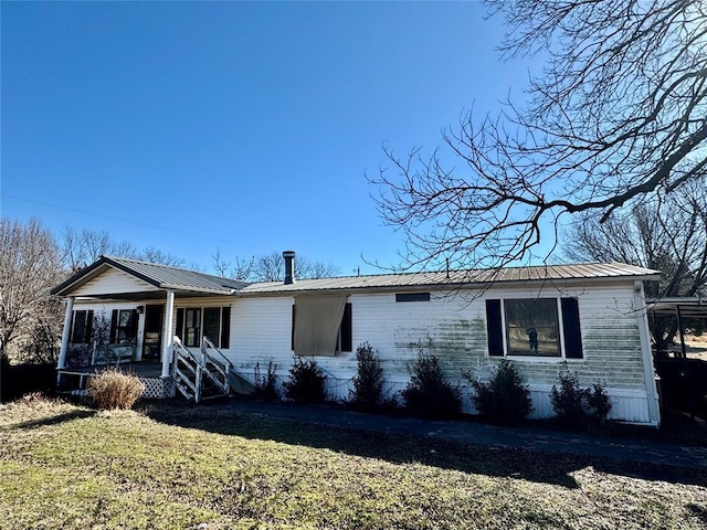 view of front of house with a front yard