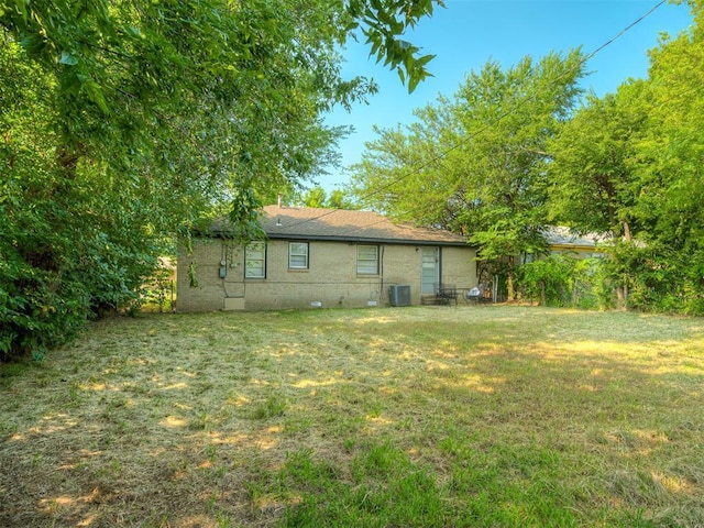 view of yard with central AC unit