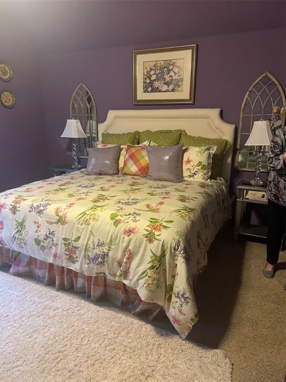 bedroom with carpet flooring