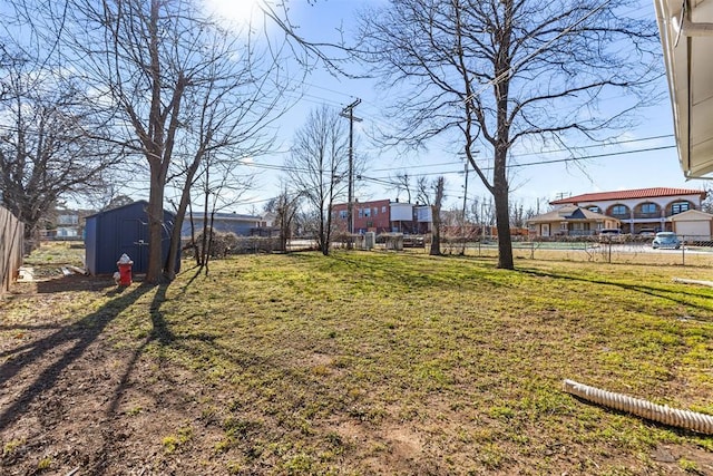 view of yard featuring a shed