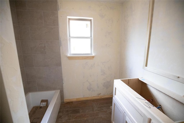 9225 NW 86th St, Yukon, OK 73099 - bathroom featuring wallpapered walls and a bathtub