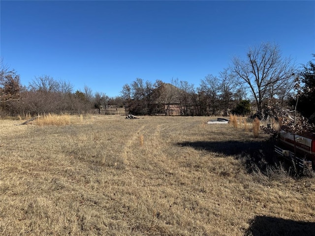 view of yard featuring a rural view