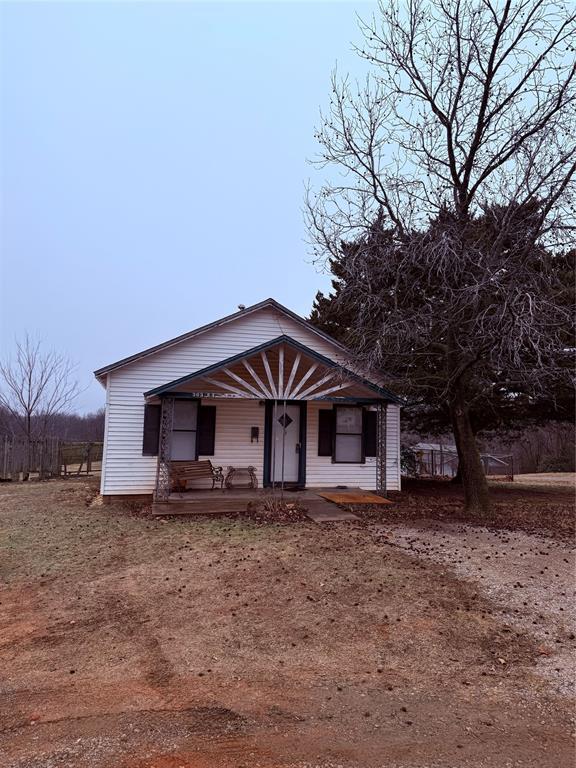 view of front facade with covered porch