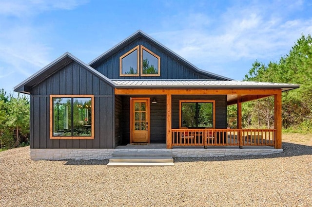 view of front of home featuring a porch