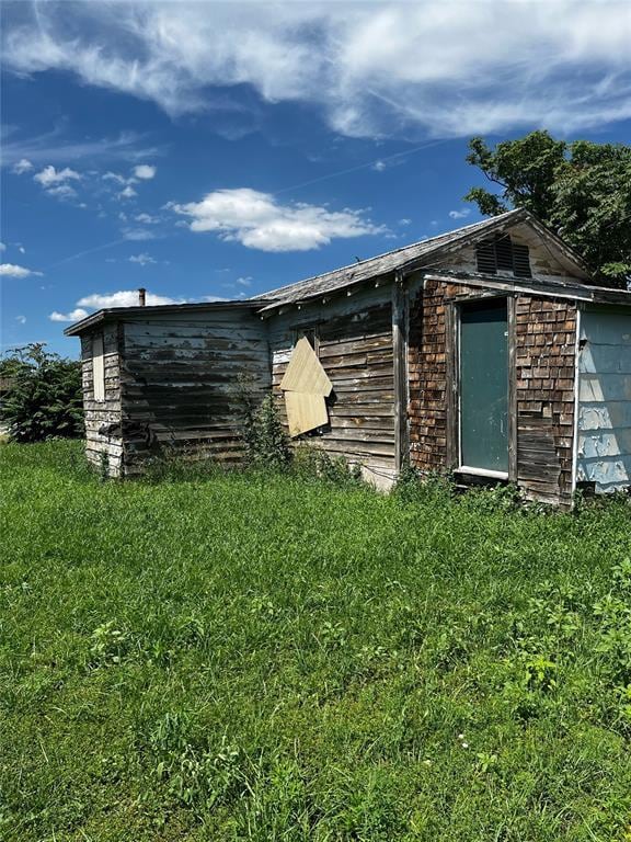 view of outbuilding with a yard