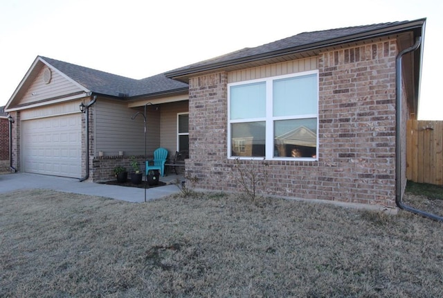 view of front of property featuring a garage and a front lawn