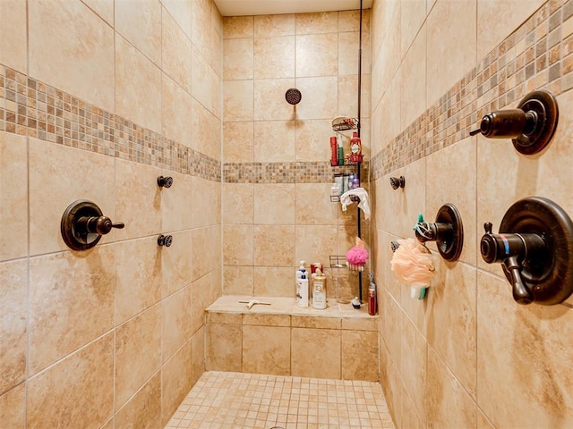 full bathroom featuring tiled shower