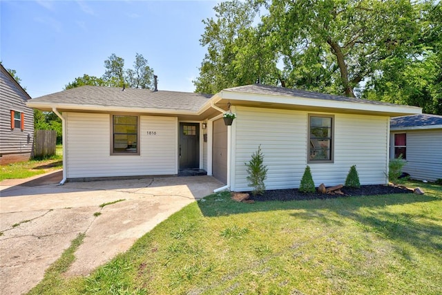 single story home with a front yard