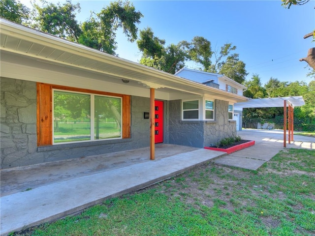 view of front of house featuring a patio area