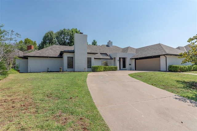 view of front of home featuring a garage and a front yard