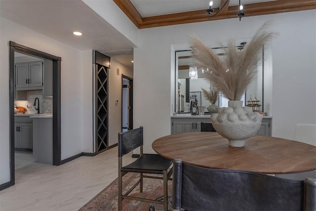 dining area featuring sink and a notable chandelier