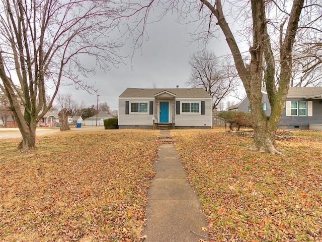 view of front of home with a front lawn