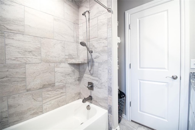 bathroom featuring tiled shower / bath combo