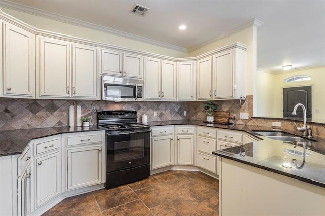 kitchen with sink, crown molding, kitchen peninsula, black range with electric stovetop, and decorative backsplash