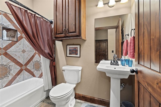 full bath with toilet, baseboards, and shower / bath combo