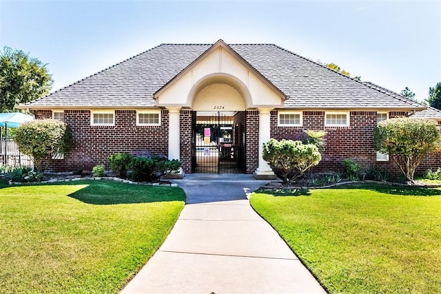 view of front of house with a front yard