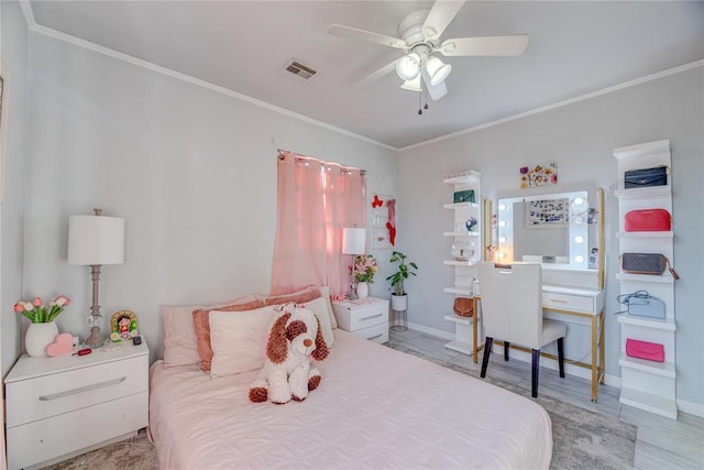 bedroom with crown molding and ceiling fan