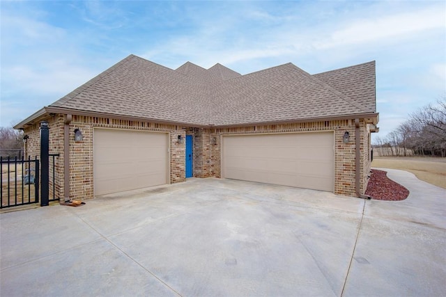 view of front facade featuring a garage