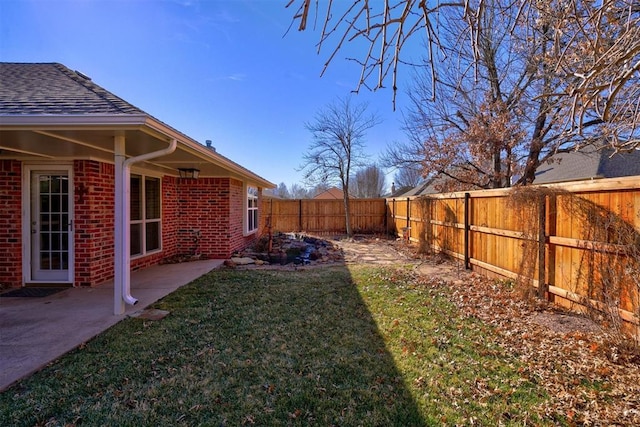 view of yard featuring a patio