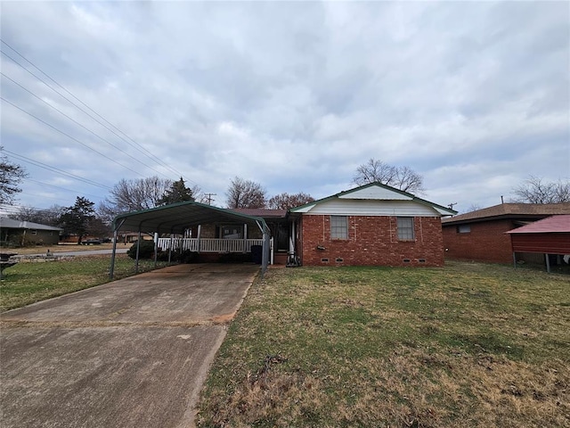 view of front of property with a carport and a front lawn