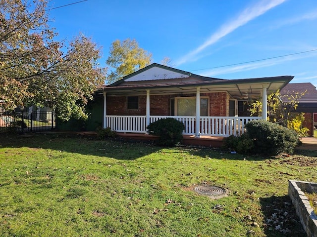 view of front of property featuring covered porch and a front lawn