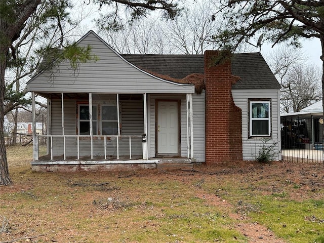 view of front of property with a porch and a front lawn