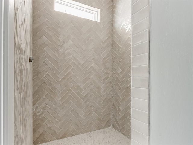 101 W 3rd St, Arcadia, OK 73007 - bathroom featuring a tile shower
