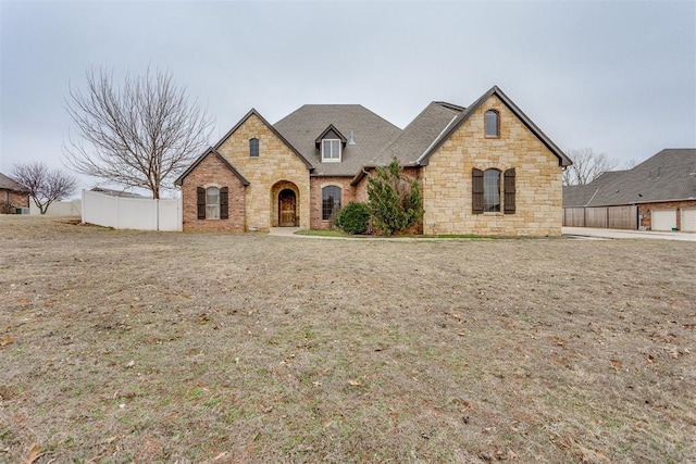 view of front of property with a front yard