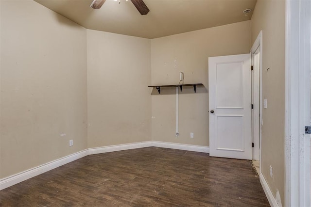 unfurnished room with dark wood-type flooring and ceiling fan