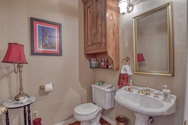 3225 Cotswold Sq, Norman, OK 73072 - bathroom featuring sink and toilet