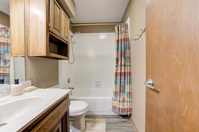 full bath with shower / tub combo, vanity, and toilet