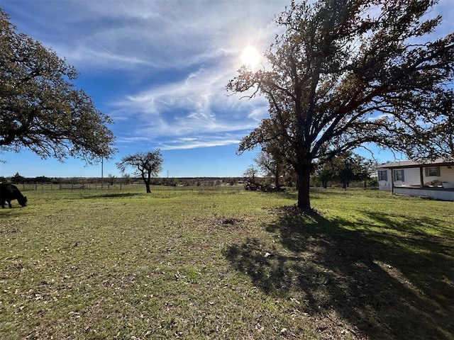 view of yard featuring a rural view