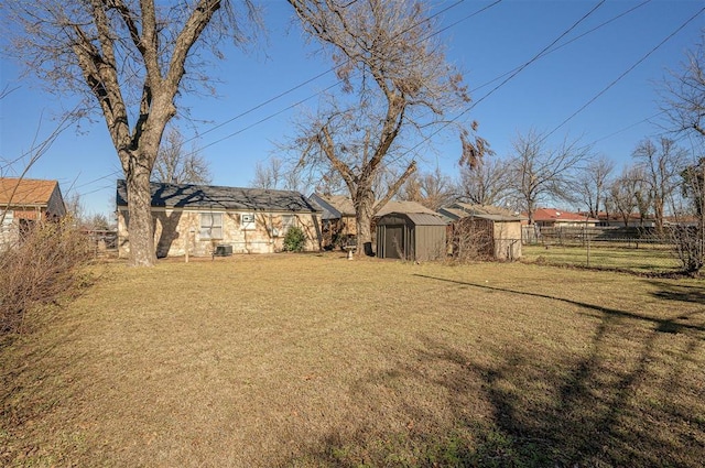 view of yard featuring a storage unit