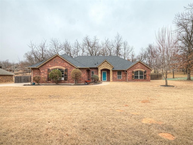 single story home featuring a front yard