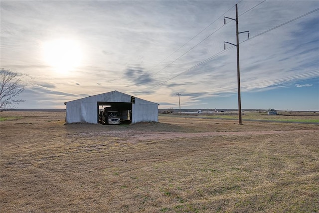 view of yard featuring an outdoor structure and a rural view